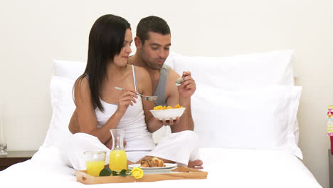 F2_CT_22-Couple-having-nutritious-breakfast-in-bed