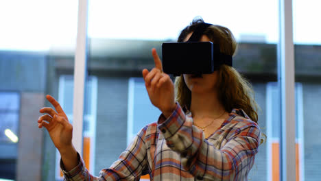 Virtual-Reality-Headset-Für-Weibliche-Führungskräfte