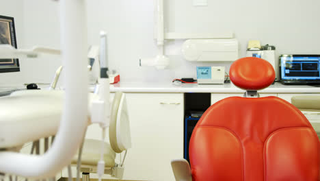 Sillón-De-Odontología-Profesional-Y-Herramientas-De-Dentista
