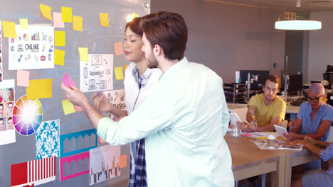 Graphic-designers-reading-sticky-notes