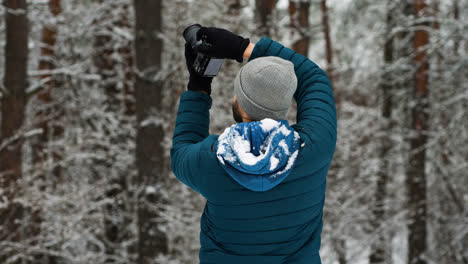 Fotograf-Auf-Dem-Schnee