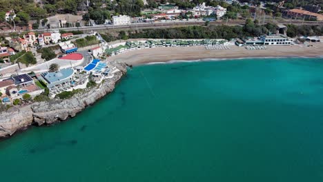 Costa-Y-Playa-De-La-Ciudad-De-Garraf,-España