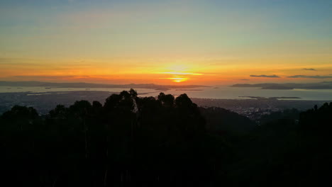 Luftaufnahme-Von-Oakland-Und-San-Francisco-Vom-Grizzly-Peak,-Sonnenuntergang-In-Kalifornien,-USA