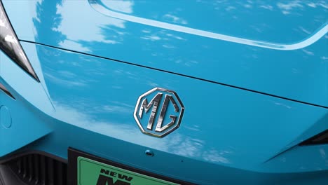 MG-Logo,-Elektroauto-MG-4,-Ladestation,-EV-Technologie