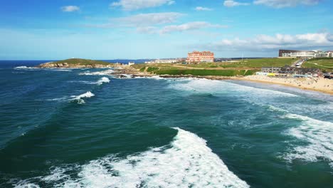 Fistral-Beach-in-Cornwall-with-Atlantic-Surf