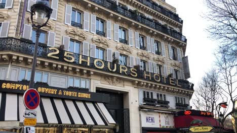 Profilansicht-Eines-Typischen-Cafés-In-Paris,-Frankreich