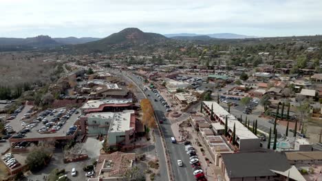 Downtown-Sedona,-Arizona-with-drone-video-wide-shot-moving-down