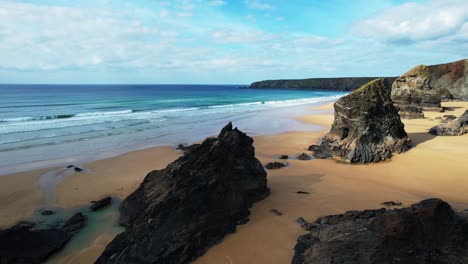 Scenic-Views-Over-Bedruthan-Steps-with-Rocky-Formations-Along-the-Cornish-Coastline
