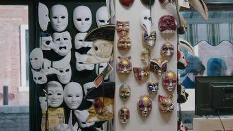 Verschiedene-Masken-In-Ca&#39;-Macana,-Dorsoduro,-Venedig,-Italien