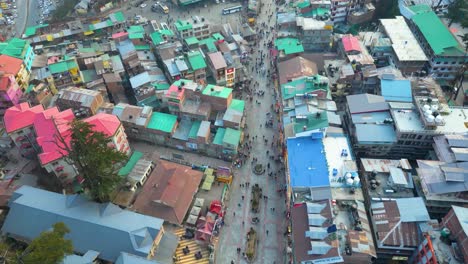 Aerial-view-Citi-of-Manali-Landscape,-Himachal-Pradesh,-India