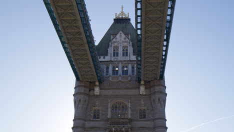 Historic-Tower-Bridge-In-London,-England,-UK