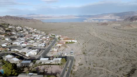 Neighborhood-in-Boulder-City,-Nevada-with-Lake-Mead-in-the-distance-and-drone-video-moving-in-a-circle