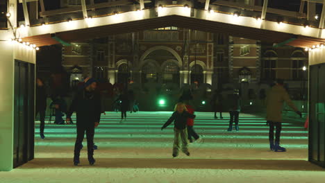 Gente-Patinando-Patinaje-Sobre-Hielo-En-Invierno-Wonderlust-En-El-Rijksmuseum-En-Museumplein-En-Holanda