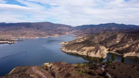 Drone-shot-of-the-mountains-and-reservoir-in-Castaic,-California-outside-of-LA