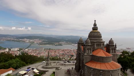 Luftaufnahme-Der-Wallfahrtskirche-Santa-Luzia,-Einer-Kirche-Auf-Einem-Hügel-In-Viana-Do-Castelo,-Portugal