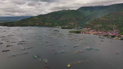 überfüllte-Tilapia-Fischkäfige-Am-Taal-See-Auf-Den-Philippinen