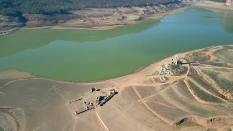 Sau-swamp-dike-in-Cataloniadry-lagoon,-Spain,-intense-drought-in-2024-pantano-de-Sau