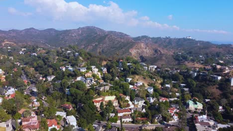 Drone-shot-panning-left-to-reveal-the-Hollywood-Sign