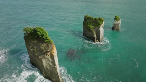 New-Zealand-coastal-landmark-Three-Sisters-sea-stacks-created-by-water-erosion