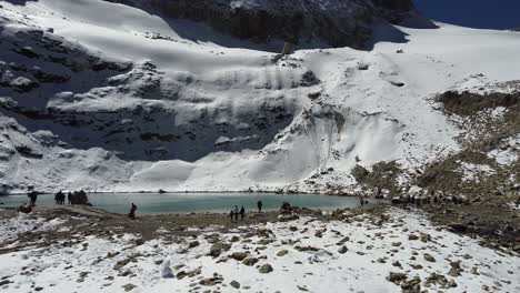Aerial-pulls-back-from-Laguna-Esmeralda-in-high-Andes-alpine,-Bolivia
