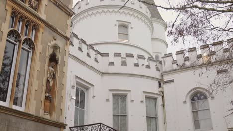 Closeup-shot-of-stairs-of-Strawberry-house-with-garden-in-front-during-daytime-in-London,-England