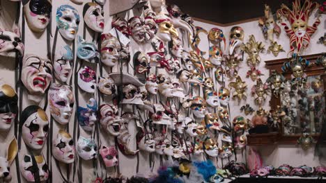 Kaleidoskop-Venezianischer-Masken-In-Ca&#39;-Macana,-Italien