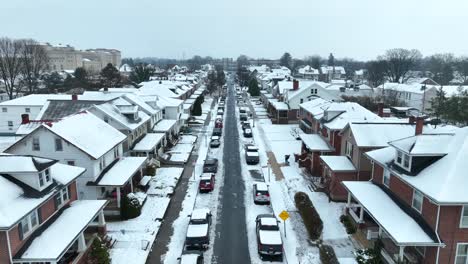 Aerial-view-of-a-suburban-street-in-the-United-States