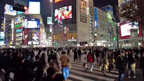 Ground-level-nighttime-view-of-the-famous-Shibuya-Scramble-Crossing-in-Tokyo