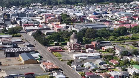 Church-building,-city-park-and-historic-landmarks-on-main-street