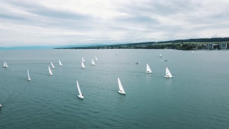 Un-Dron-Recorre-La-Regata-Anual-De-Veleros-Celebrada-En-El-Lago-De-Constanza