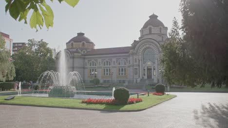 Establecer-Baños-Minerales-Centrales-Del-Museo-Histórico-En-Un-Día-Soleado