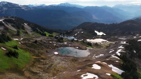 Spiegelung-Der-Alpinen-Bergseen-In-Kanada