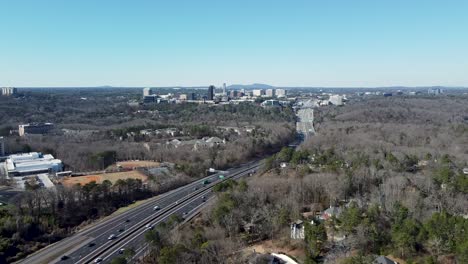 Drone-shot-of-interstate-75-in-Atlanta,-Georgia