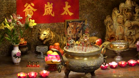 Santuario-Del-Tigre-Dentro-Del-Templo-Thien-Hau-En-Chinatown-De-Los-Ángeles,-California