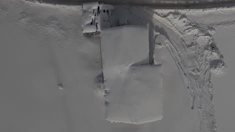 Impresionante-Vídeo-Con-Drones-De-Los-Alpes-De-Livigno:-Picos-Nevados,-Ciudad-Y-Pueblo-De-Montaña,-Ideal-Para-Anuncios-Turísticos-Y-De-Invierno-De-Alta-Calidad.