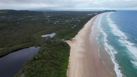 Lake-And-Broken-Head-Beach-In-Northern-Rivers,-NSW,-Australia---Aerial-Drone-Shot