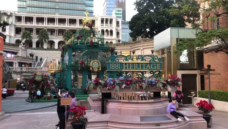 Tourists-take-pictures-at-the-famous-1881-Heritage-in-Tsim-Sha-Tsui,-Kowloon,-Hong-Kong