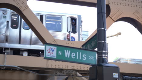 CTA-elevated-railway-train-riding-through-Wells-Street-in-downtown-chicago-on-a-cloudy-day