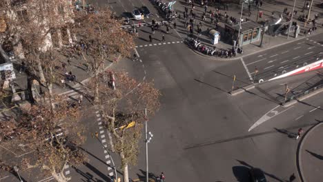 Stadtverkehr-In-Barcelona,-Spanien