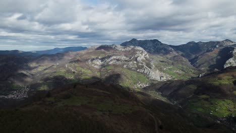 Drone-Flight-Over-Rugged-Peaks-in-Asturias'-Breathtaking-Landscape