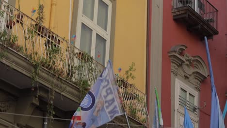 Banderas-De-Fútbol-En-Las-Calles-De-Nápoles.