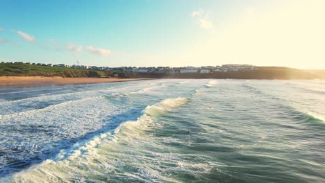 Fistral-Beach-Surf-with-Waves-Rolling-Over-Beach