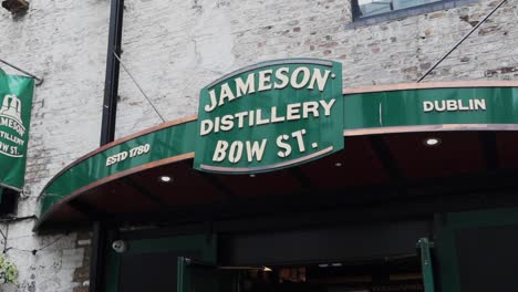 Establisher-shot-of-Jameson-Distillery-in-Dublin-city,-Ireland