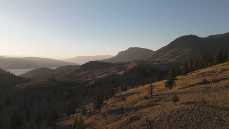 Las-Primeras-Luces-Del-Amanecer:-Despierta-Un-Panorama-Impresionante-Del-Lago-Du-Bois