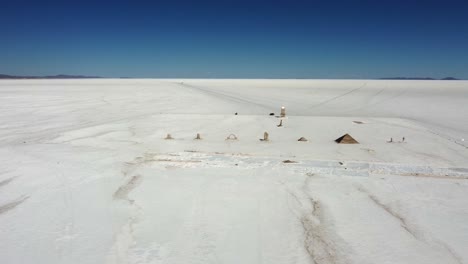 Aerial-orbits-salt-sculpture-park-on-Bolivia's-Uyuni-Salt-Lake-Flat