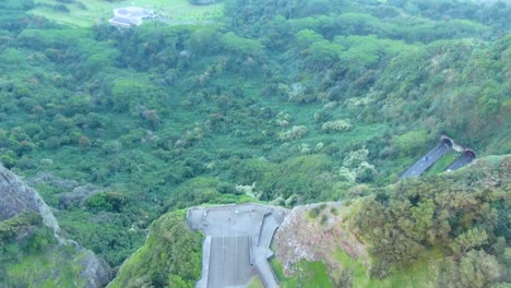 Enthüllen-Sie-Den-Drohnenschuss-Und-Kippen-Sie-Ihn-Nach-Oben.-Aussichtspunkt-Auf-Der-Klippe-Von-Nuuanu,-Ohau,-Hawaii