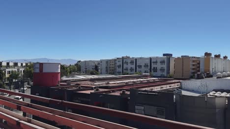 Llegando-A-La-Estación-De-La-Línea-B,-Vista-Desde-La-Ventana-Del-Metro-De-La-Ciudad-De-México