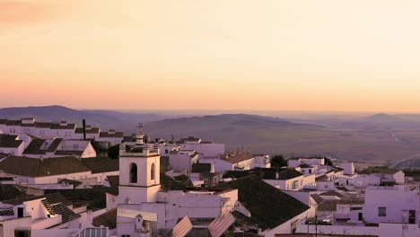 Morgendämmerung-über-Medina-Sidonia,-Skyline-Von-Cadiz