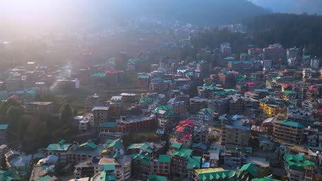 Aerial-view-Citi-of-Manali-Landscape,-Himachal-Pradesh,-India