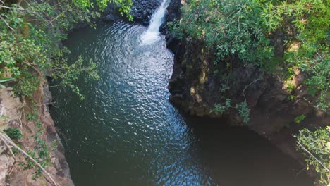 Secret-small-waterfall-in-Kipahulu,-Trail-of-Pipiwai-in-Hawaii-island